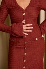 Φόρεμα midi με ανάγλυφο ύφασμα και χρυσά κουμπιά terracotta