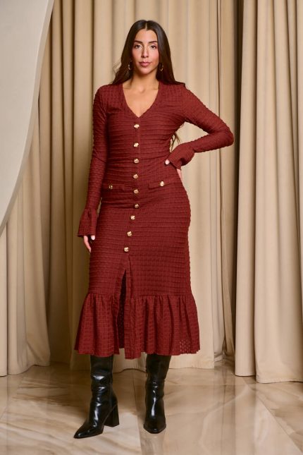 Φόρεμα midi με ανάγλυφο ύφασμα και χρυσά κουμπιά terracotta