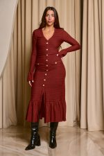 Φόρεμα midi με ανάγλυφο ύφασμα και χρυσά κουμπιά terracotta