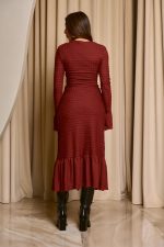 Φόρεμα midi με ανάγλυφο ύφασμα και χρυσά κουμπιά terracotta