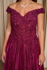 Φόρεμα maxi lurex με κεντημένα floral σχέδια βουργουνδί