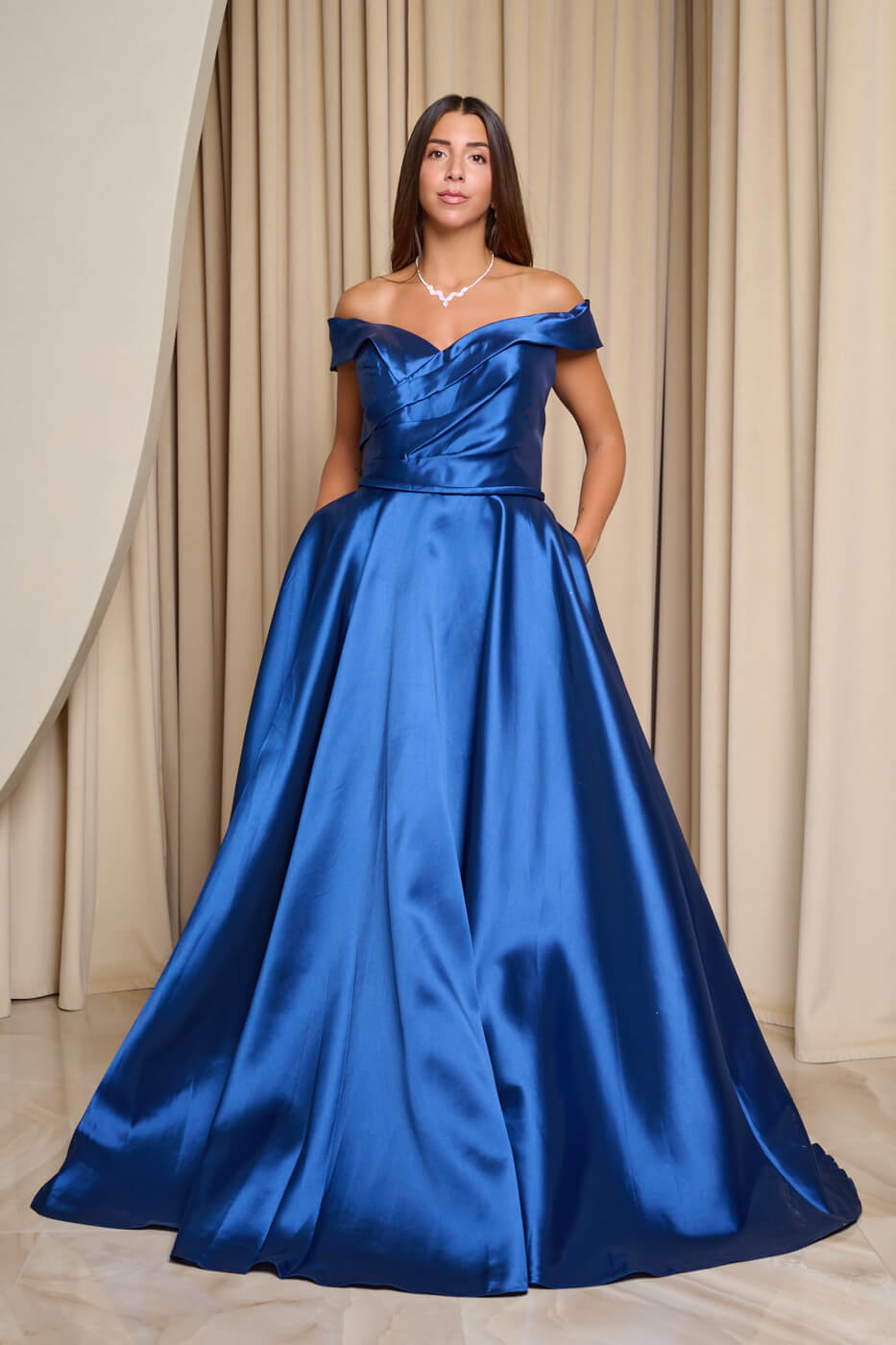 Φόρεμα maxi κλος σατέν off shoulder με πιέτες midnight blue
