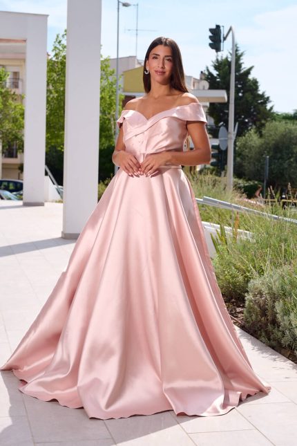 Φόρεμα maxi κλος σατέν off shoulder με πιέτες ροζ