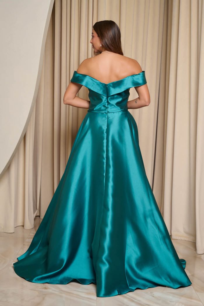 Φόρεμα maxi κλος σατέν off shoulder με πιέτες κυπαρισσί
