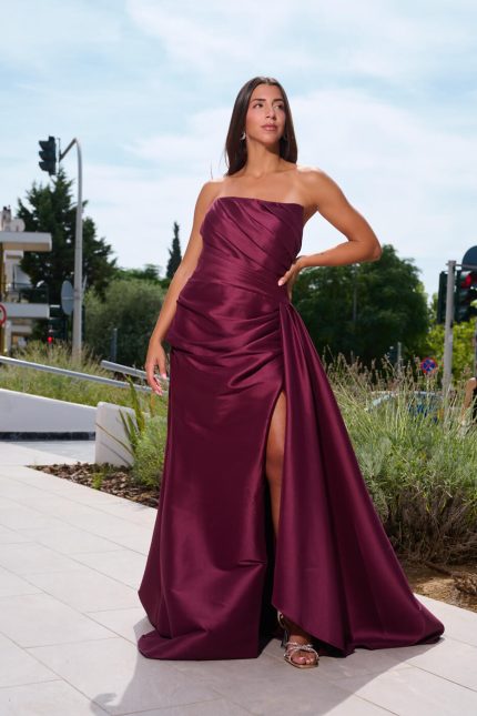 Φόρεμα maxi στράπλες με πιέτες στο μπούστο μπορντό