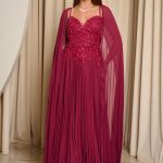 Φόρεμα maxi πλισέ με κεντημένα floral σχέδια βουργουνδί