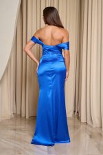 Φόρεμα maxi σατέν off shoulder με πιέτες μπλε ρουα