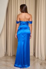 Φόρεμα maxi σατέν off shoulder με πιέτες μπλε ρουα