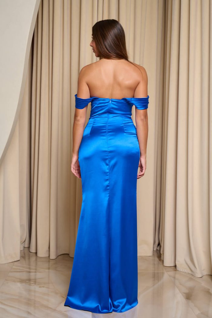 Φόρεμα maxi σατέν off shoulder με πιέτες μπλε ρουα