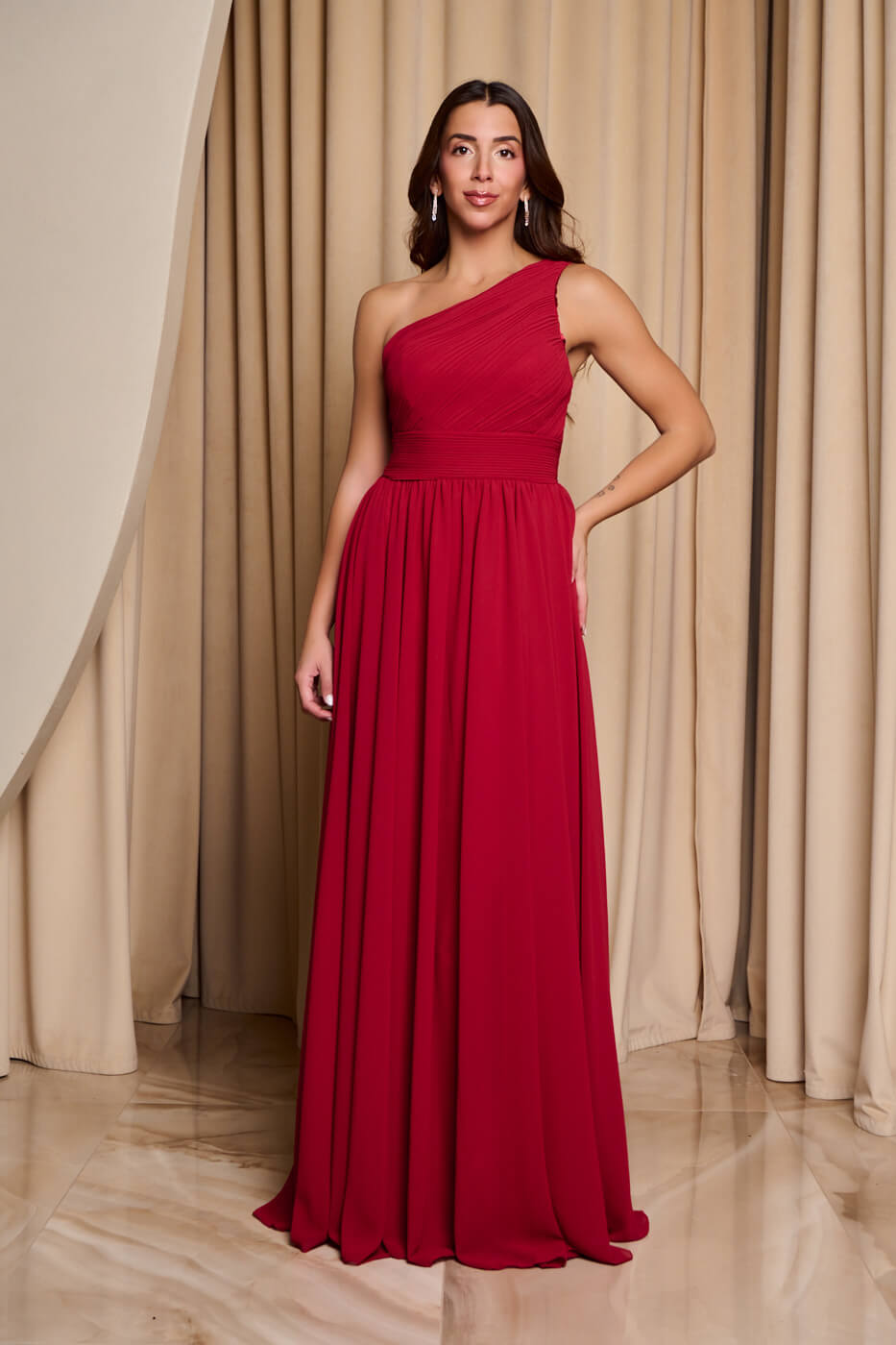 Φόρεμα maxi one shoulder με πλισέ σχέδιο στο μπούστο βουργουνδί