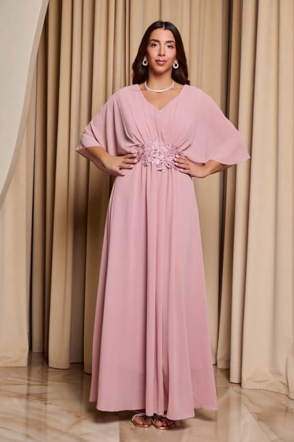 Φόρεμα maxi με πλισέ V ντεκολτέ και λεπτομέρεια με στρας ροζ