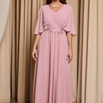 Φόρεμα maxi με πλισέ V ντεκολτέ και λεπτομέρεια με στρας ροζ