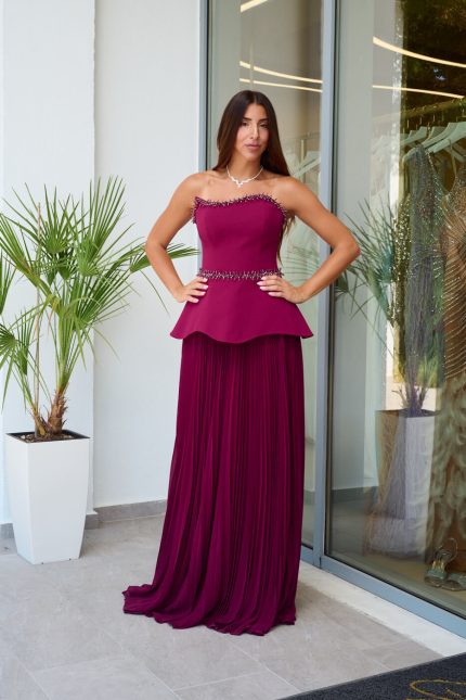 Φόρεμα maxi στράπλες πλισέ με χάντρες βουργουνδί