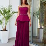 Φόρεμα maxi στράπλες πλισέ με χάντρες βουργουνδί