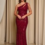 Φόρεμα maxi one shoulder με παγιέτες και χάντρες βουργουνδί