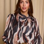 Μπλούζα εμπριμέ με φιόγκο μαύρη