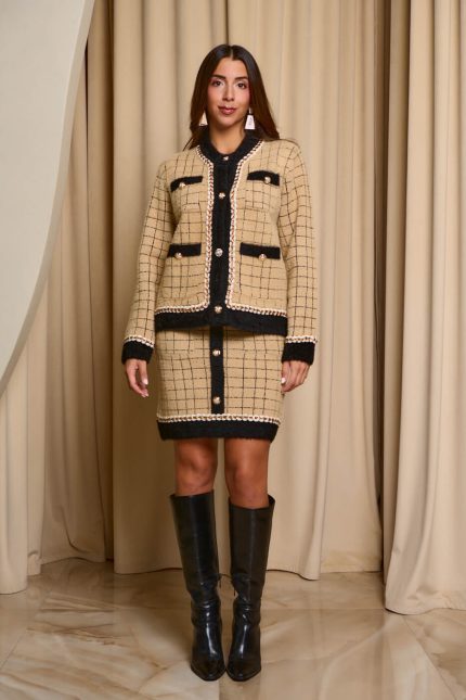 Σετ σακάκι - φούστα πλεκτό με χρυσά κουμπιά κόσμημα μπεζ