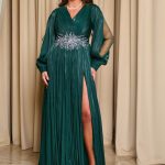 Φόρεμα maxi πλισέ με κόσμημα από πέτρες και στρας κυπαρισσί