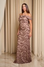 Φόρεμα maxi off shoulder με παγιέτες και ντραπέ μπούστο bronze