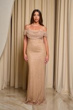 Φόρεμα maxi off shoulder με παγιέτες και χάντρες σε pattern χρυσό