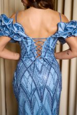 Φόρεμα maxi off shoulder με παγιέτες χάντρες και balloon μανίκια dusty blue