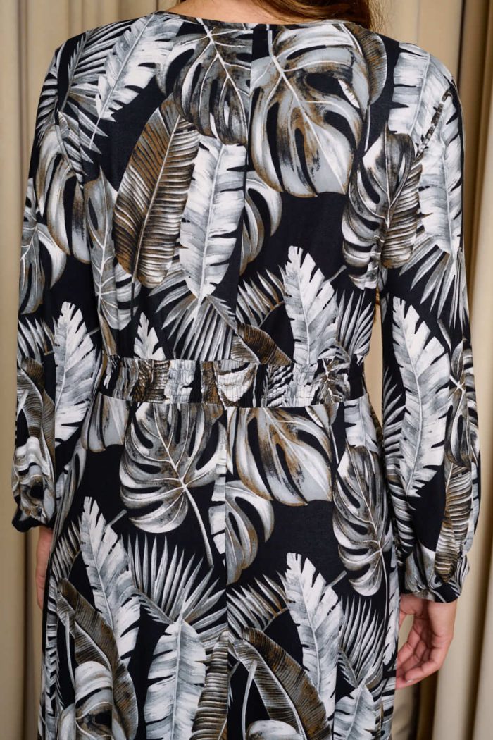 Φόρεμα maxi floral print με όψη ζώνης σε glossy υφή μαύρο