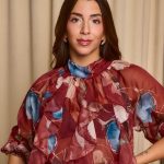 Μπλούζα see through με φιόγκο και floral print μπορντό