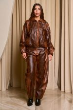 Παντελόνι με snake print και λουστρέ υφή καφέ