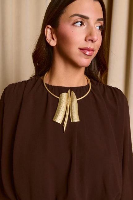 Κολιέ torque μεταλλικό με τρία ανάγλυφα ακανόνιστα σχήματα χρυσό