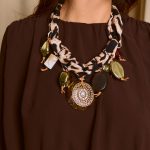 Κολιέ μαντήλι με animal print και πολλαπλά κρεμαστά χρυσό