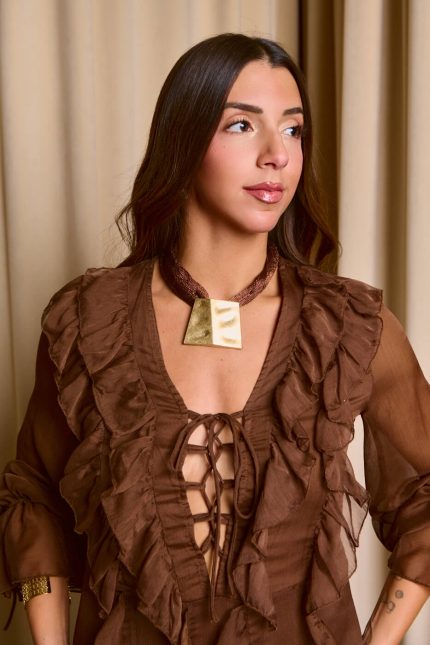 Κολιέ με διάτρητο μαντήλι bronze και κρεμαστό ανάγλυφο σχέδιο χρυσό