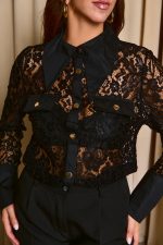 Πουκάμισο δαντελένιο με χρυσά τρουκς και pointed collar μαύρο