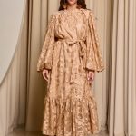 Φόρεμα midi με ανάγλυφα μοτίβα και balloon μανίκια μπεζ