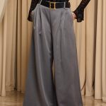 Παντελόνι με πιέτες μπροστά και ζώνη γκρι