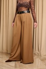 Παντελόνι με πιέτες μπροστά και ζώνη camel - Image 4