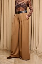 Παντελόνι με πιέτες μπροστά και ζώνη camel - Image 5