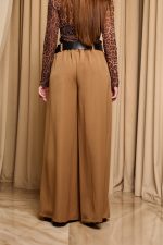 Παντελόνι με πιέτες μπροστά και ζώνη camel - Image 6