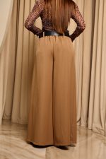 Παντελόνι με πιέτες μπροστά και ζώνη camel - Image 7