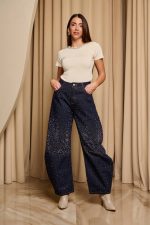 Παντελόνι τζιν barrel με στρας σκούρο μπλε - Image 2