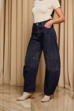 Παντελόνι τζιν barrel με στρας σκούρο μπλε - Image 4