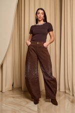 Παντελόνι τζιν barrel με στρας σκούρο καφέ - Image 2