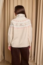 Πουλόβερ πλεκτό με σχέδιο και στρας μπεζ - Image 7