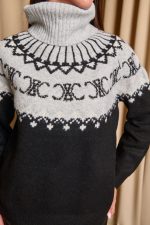 Πουλόβερ πλεκτό με σχέδιο και στρας γκρι - μαύρο - Image 8