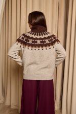 Πουλόβερ πλεκτό με σχέδιο και στρας καφέ - πούρο - Image 6