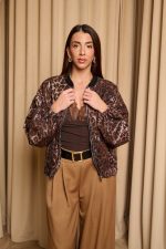 Τζάκετ bomber με παγιέτες σε animal print - Image 4