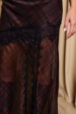 Φόρεμα maxi με σχέδια δαντέλα και λεπτές τιράντες καρό - Image 9