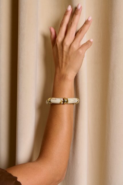 Βραχιόλι κοκάλινο λευκό με χρυσές λεπτομέρειες