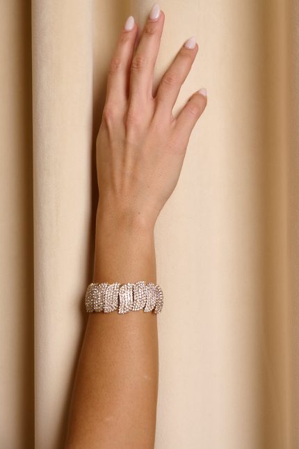 Βραχιόλι cuff με διαδοχικά σχέδια καλυμμένο με στρας χρυσό