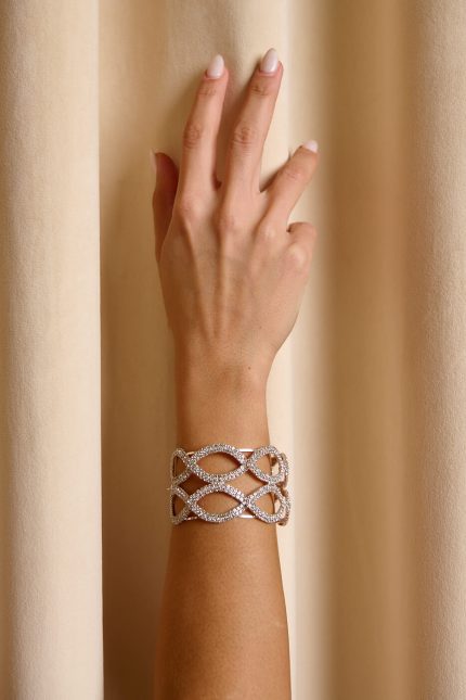 Βραχιόλι cuff με διαδοχικά οβάλ καλυμμένα με στρας χρυσό