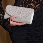 Tσάντα χειρός με πέρλες και στρας ασημί